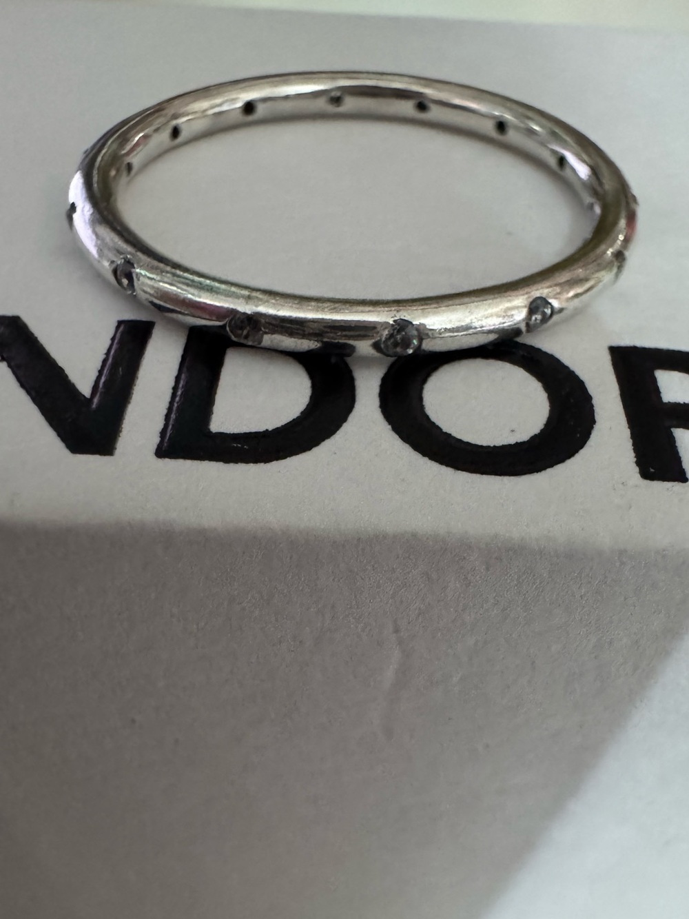 Pandora simple sparkling band ring